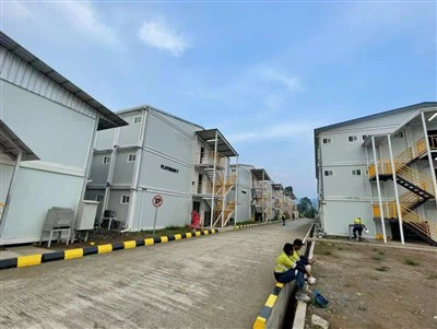 पूर्व निर्मित शिपिंग कंटेनर घर